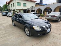 Toyota Avalon black 